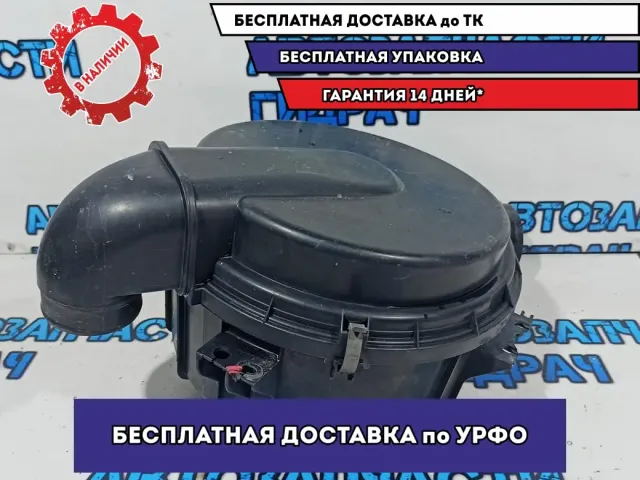 Корпус воздушного фильтра Toyota Land Cruiser 100 17700-17200. Дефект.