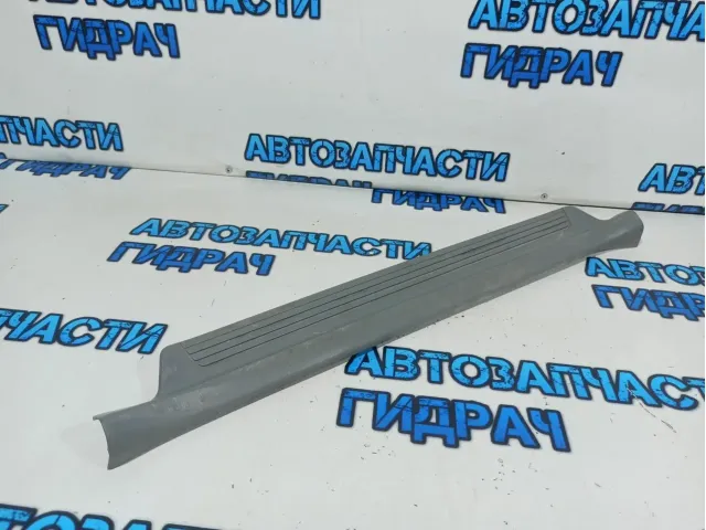 Накладка порога передняя левая Toyota Land Cruiser 100 67914-60030.