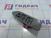 Блок управления стеклоподъемниками Toyota Land Cruiser (J100) 84820-52010