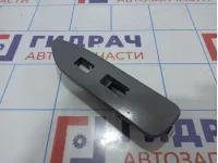 Накладка кнопки стеклоподъемника передняя правая Toyota Land Cruiser (J100) 74201-60270-B0