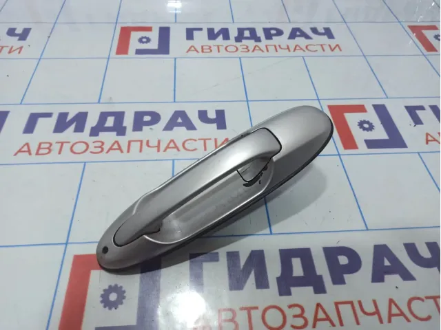 Ручка двери задней наружная левая Toyota Land Cruiser (J100) 69240-60080-B0