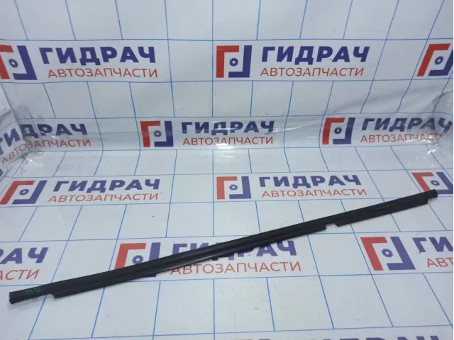 Накладка стекла заднего правого Toyota Land Cruiser (J100) 75730-60040
