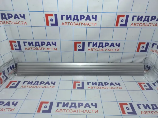 Молдинг передней левой двери Toyota Land Cruiser (J100) 75732-60120-E0