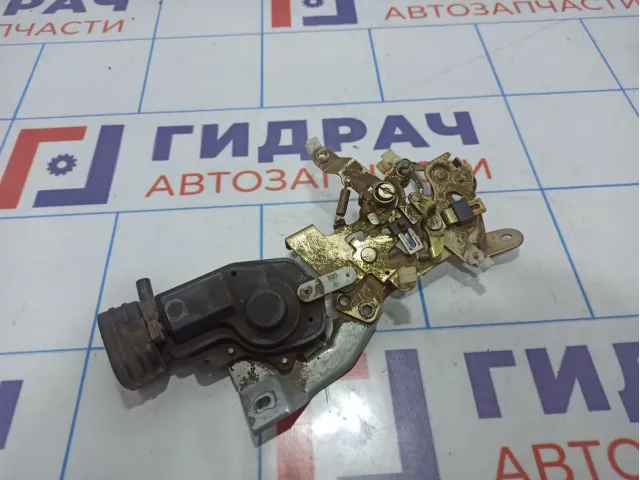 Активатор замка багажника Toyota Land Cruiser (J100) 69790-60030