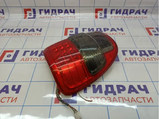 Фонарь задний наружный правый Toyota Land Cruiser (J100) 81550-60570