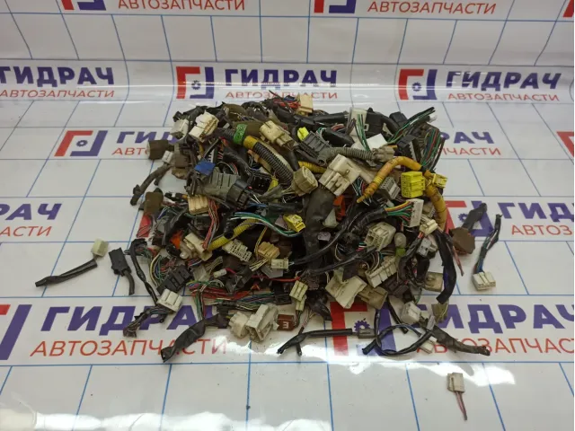 Фишка (разъем) Toyota Land Cruiser (J100)