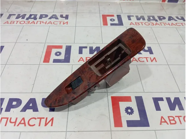 Кнопка стеклоподъемника заднего правого Toyota Land Cruiser 8481060050