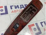 Кнопка стеклоподъемника заднего правого Toyota Land Cruiser 8481060050
