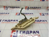 Блок предохранителей Toyota Land Cruiser 8273160030