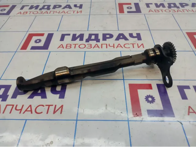 Вал балансирный нижний Toyota Land Cruiser Prado (J150) 13622-75020