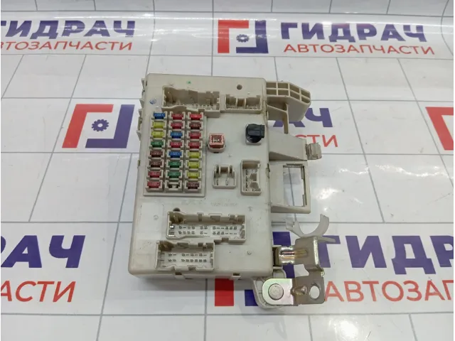 Блок предохранителей Toyota Land Cruiser Prado (J120) 8273060110
