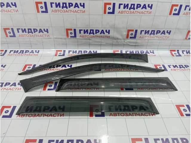 Ветровик стекла Toyota Land Cruiser Prado (J120)