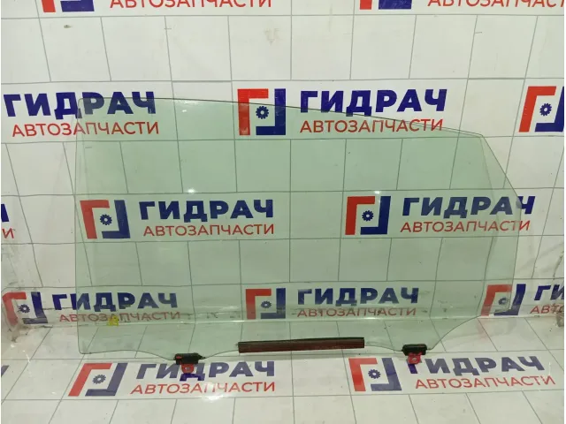 Стекло двери задней левой Toyota Prius 6810447041