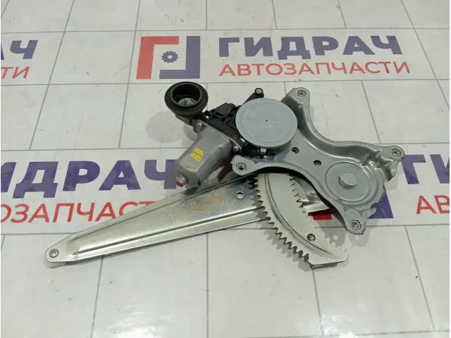 Стеклоподъемник электрический задний правый Toyota RAV4 (XA40) 69803-42050
