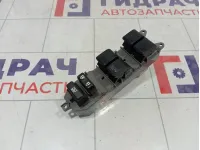 Блок управления стеклоподъемниками Toyota RAV4 (XA40) 84820-42210