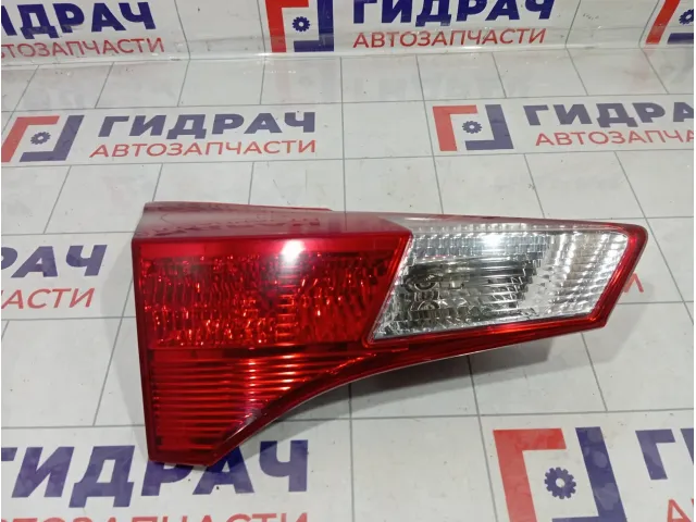 Фонарь задний внутренний левый Toyota RAV4 (XA40) 81593-42010