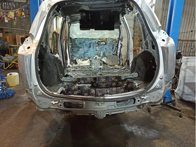 Панель задняя Toyota RAV4 (XA40)