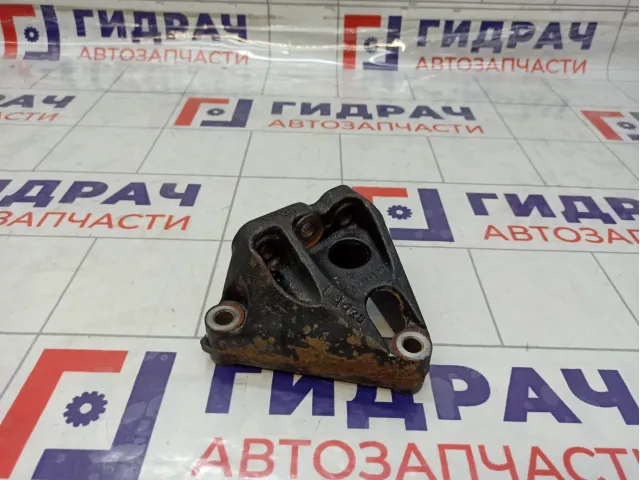 Кронштейн двигателя правый Toyota RAV4 (XA40) 12315-37030