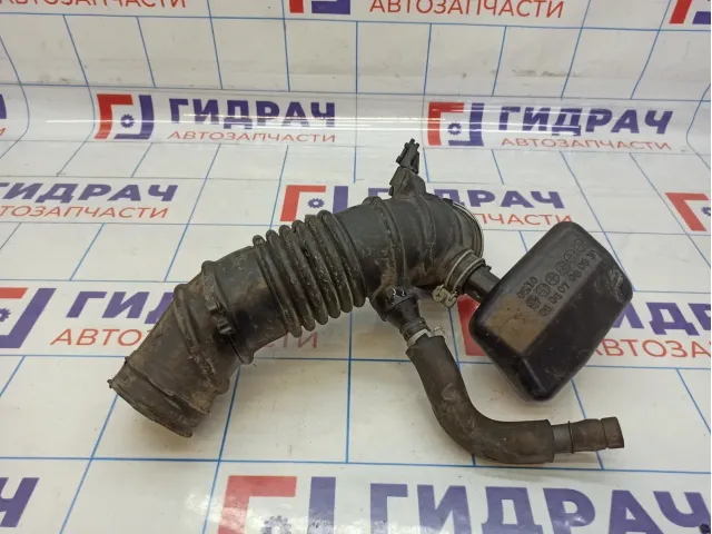 Патрубок воздушного фильтра Toyota RAV4 (XA30) 17880-28240
