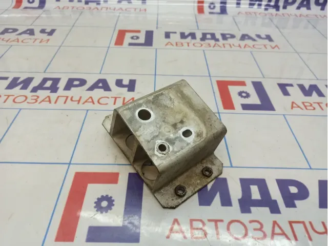 Кронштейн усилителя заднего бампера правый Toyota RAV4 (XA30) 58323-42010