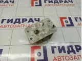 Кронштейн усилителя заднего бампера левый Toyota RAV4 (XA30) 58324-42010