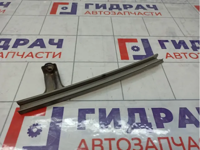 Направляющая стекла двери переднего левого Toyota RAV4 (XA30) 67404-42030