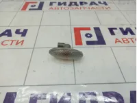 Повторитель на крыло белый Toyota RAV4 (XA30) 81730-0D030