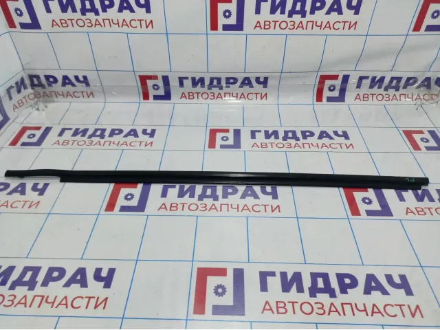 Накладка стекла переднего левого Toyota Tundra (XK50) 68210-0C020