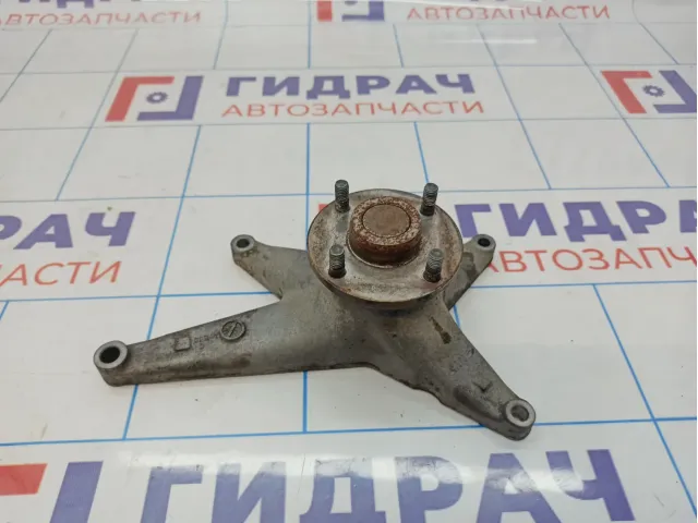 Кронштейн термомуфты Toyota Tundra (XK50) 16380-0S010