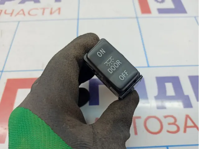 Переключатель света в салоне Toyota Tundra (XK50) 84170-0C020