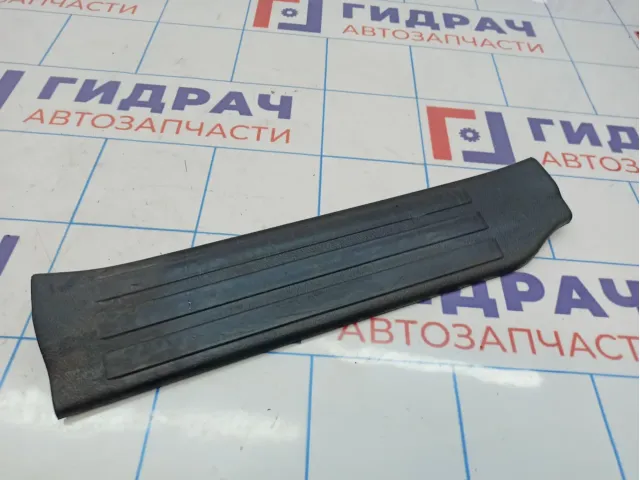 Накладка порога заднего правого внутренняя Toyota Tundra (XK50) 67917-0C020-C0