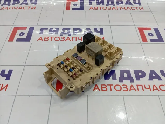 Блок предохранителей Toyota Vitz (XP10) 8273252010