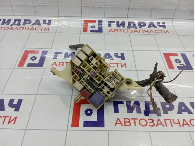 Блок предохранителей Toyota Vitz (XP10) 8274152010