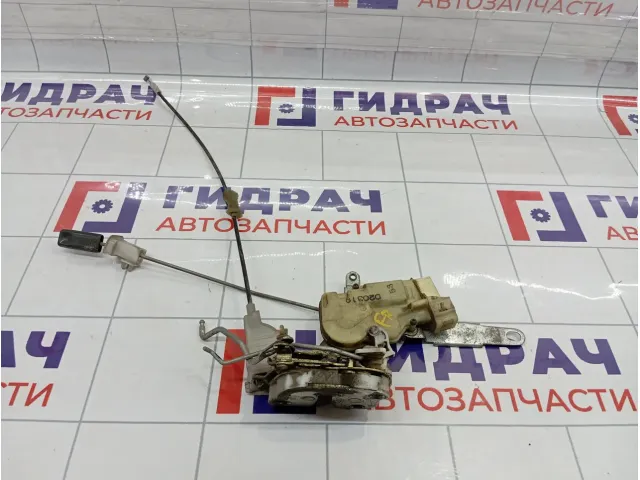 Замок двери передний правый Toyota Vitz (XP10) 6931052240