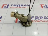 Замок двери задний левый Toyota Vitz (XP10) 6934052160