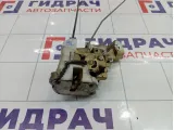 Замок двери задний левый Toyota Vitz (XP10) 6934052160