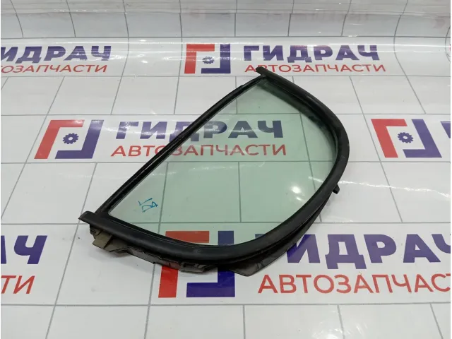 Стекло двери кузовное заднее левое Toyota Vitz (XP10) 6812452020