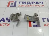 Петли двери задней правой Toyota Vitz (XP10)