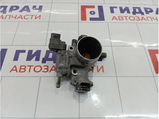 Дроссельная заслонка механическая Toyota Vitz (XP10) 2221021010