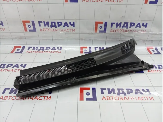 Решетка под лобовое стекло (Жабо) левая Toyota Vitz (XP10) 5578252010
