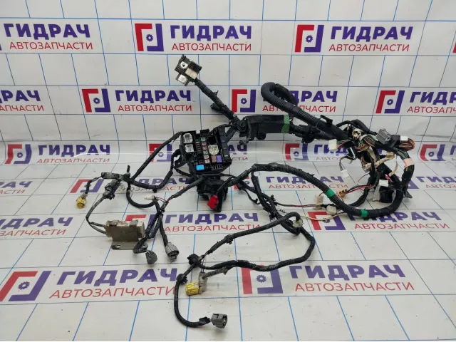 Проводка подкапотная Toyota Yaris (XP90) 82121-0D470