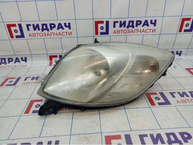 Фара правая Toyota Yaris (XP90) 81110-0D120