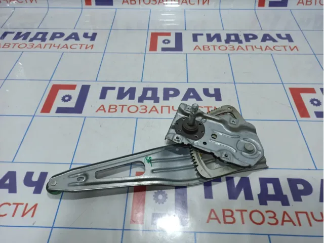 Стеклоподъемник механический задний правый Toyota Yaris (XP90) 69830-0D120