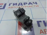 Блок управления стеклоподъемниками Toyota Yaris (XP90) 84820-0D100