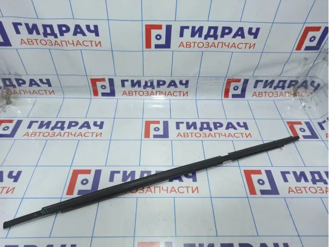 Накладка стекла заднего левого Toyota Yaris (XP90) 68230-0D050