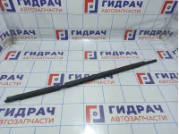 Накладка стекла заднего правого Toyota Yaris (XP90) 68180-0D050