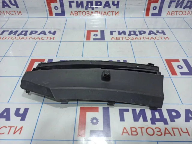 Решетка стеклоочистителя левая часть Toyota Yaris (XP90) 55709-0D020