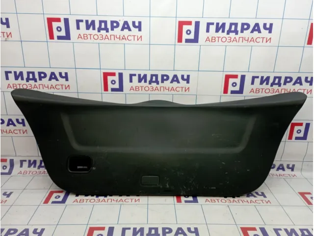 Обшивка двери багажника Toyota Yaris (XP90) 67750-0D030-B0