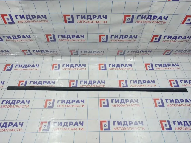 Накладка на порог наружная правая Volkswagen Golf Plus (Mk5) 1T0854932B.