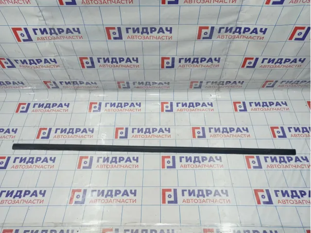 Накладка на порог наружная левая Volkswagen Golf Plus (Mk5) 1T0854931B.